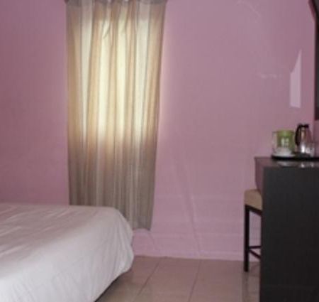 Yh Hotel Kuala Selangor Luaran gambar